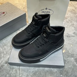 Мужские высокие комбинированные кроссовки Prada на меху черные 2024
