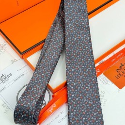 Мужской шелковый галстук Hermes серый с разноцветными буквами 150 см 2024