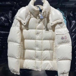 Мужской пуховик Moncler Maya 70 молочный 2024