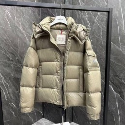 Мужской пуховик Moncler Maya 70 бежево-зеленый 2024