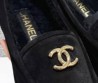 Женские замшевые лоферы Chanel черные с мехом 2024