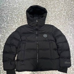 Женский пуховик Canada Goose черный с капюшоном 2024