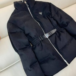 Женский фланелевый пуховик Prada Flannel черный с поясом 2024