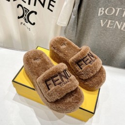 Женские меховые мюли Fendi коричневые 2024