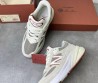 Мужские комбинированные кроссовки Loro Piana & New Balance бежевые 2024