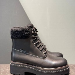 Женские кожаные ботинки Prada черные с мехом 2024