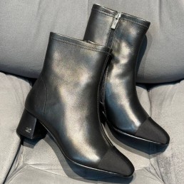 Женские кожаные ботильоны на меху Chanel черные с текстильным носом 2024