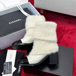 Женские кожаные ботильоны с текстильной вставкой Chanel белые с черным лакированным носом каблук 6,5 см 2024