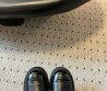 Женские кожаные ботинки Chanel черные на меху с лакированным носом 2024