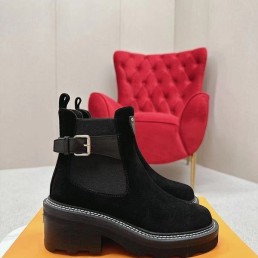 Женские замшевые ботинки Louis Vuitton Beaubourg черные 2024