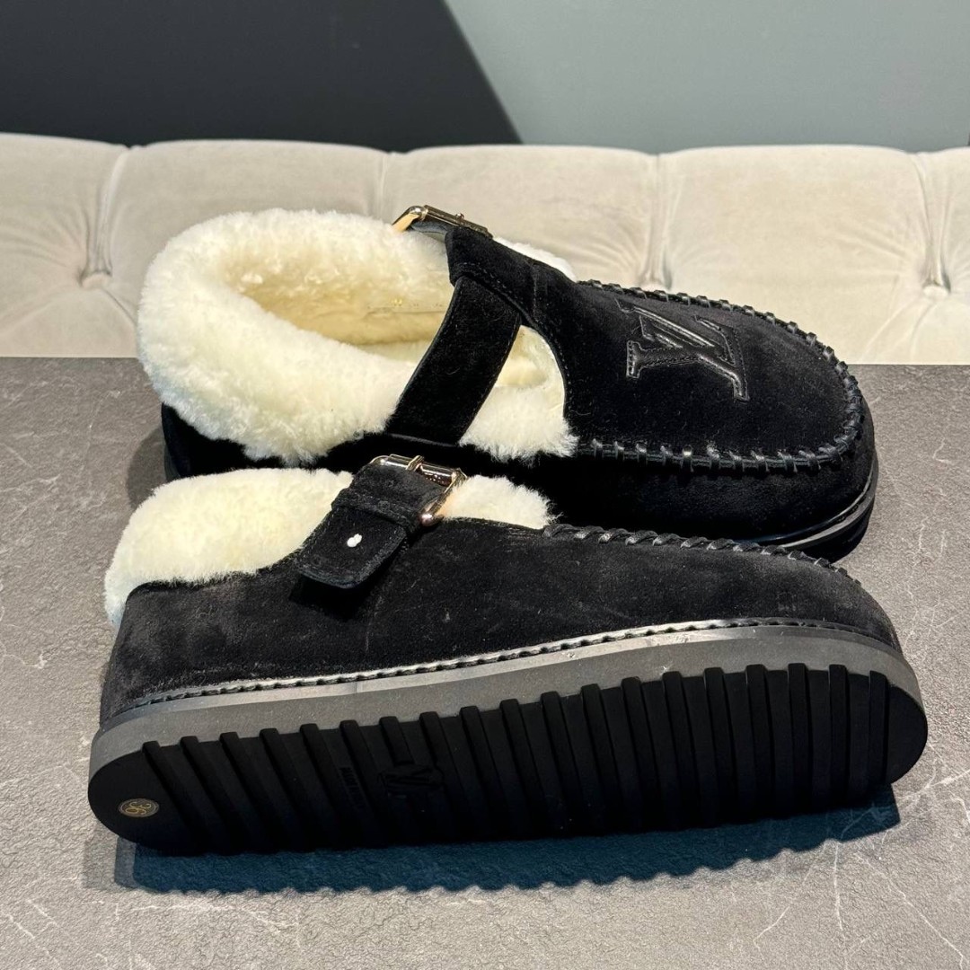 Женские замшевые ботинки Louis Vuitton Colorado Comfort на меху черные 2024