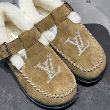Женские замшевые ботинки Louis Vuitton Colorado Comfort на меху бежевые 2024