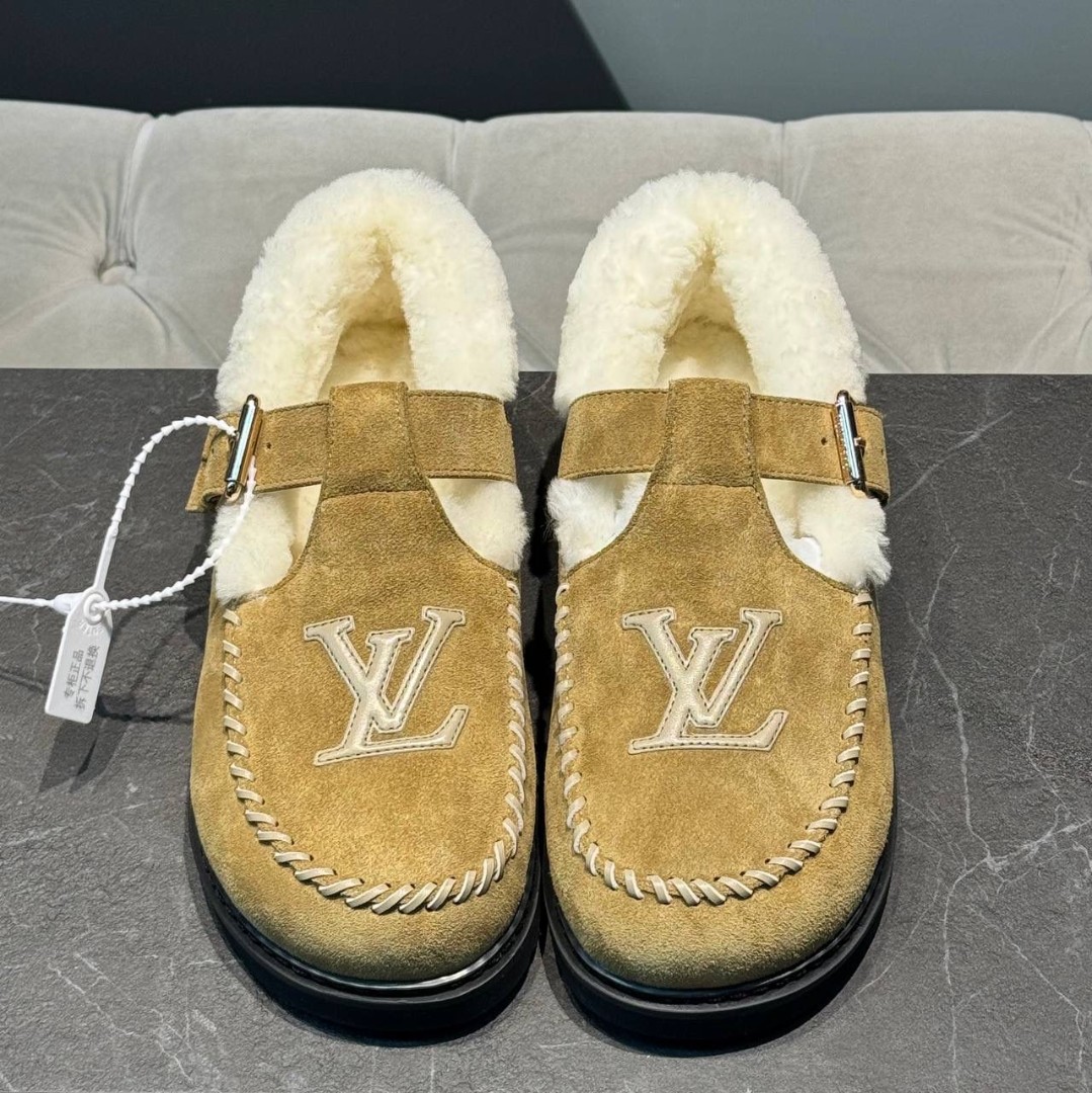 Женские замшевые ботинки Louis Vuitton Colorado Comfort на меху бежевые 2024