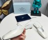 Кожаные босоножки Prada белые лакированные 2025