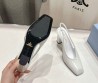 Женские кожаные туфли Prada белые на ремешках каблук 9 см 2025