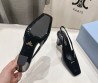 Женские кожаные туфли Prada черные лакированные на ремешках каблук 9 см 2025