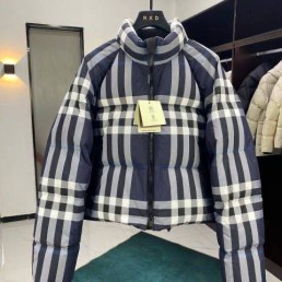 Женский пуховик Burberry Check темно-синий в клетку 2025