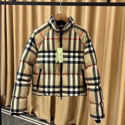 Женский пуховик Burberry Check бежевый в клетку 2025