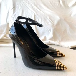 Женские кожаные туфли Saint Laurent черные лакированные с ремешком каблук 11 см 2025