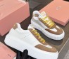 Женские кожаные кроссовки Miu Miu белые с коричневыми замшевыми вставками 2025