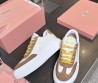 Женские кожаные кроссовки Miu Miu белые с коричневыми замшевыми вставками 2025