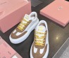 Женские кожаные кроссовки Miu Miu белые с коричневыми замшевыми вставками 2025