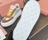 Женские кожаные кроссовки Miu Miu белые с коричневыми замшевыми вставками 2025