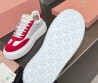 Женские кожаные кроссовки Miu Miu белые с красными замшевыми вставками 2025