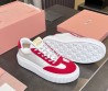 Женские кожаные кроссовки Miu Miu белые с красными замшевыми вставками 2025