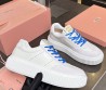 Женские кожаные кроссовки Miu Miu белые с голубыми шнурками 2025