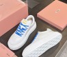 Женские кожаные кроссовки Miu Miu белые с голубыми шнурками 2025