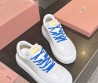 Женские кожаные кроссовки Miu Miu белые с голубыми шнурками 2025