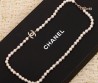 Женское колье Chanel серебристое с жемчужинами и логотипом 2025