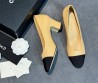 Женские кожаные туфли Chanel бежевые с черным текстильным носом каблук 6 см 2025