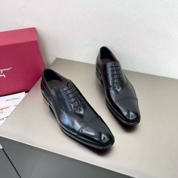 Мужские кожаные туфли Salvatore Ferragamo черные глянцевые 2025