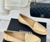 Женские кожаные лоферы Chanel бежевые 2025