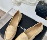 Женские кожаные лоферы Chanel бежевые 2025