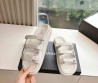 Женские кожаные шлепанцы Chanel белые 2025