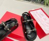 Женские кожаные сандалии Valentino черные 2025