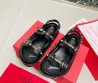 Женские кожаные сандалии Valentino черные 2025