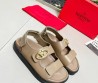 Женские кожаные сандалии Valentino бежевые с золотым логотипом 2025
