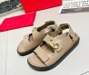 Женские кожаные сандалии Valentino бежевые с золотым логотипом 2025