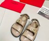 Женские кожаные сандалии Valentino бежевые с золотым логотипом 2025
