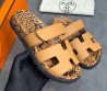 Женские кожаные шлепанцы Hermes бежевые 2025