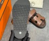 Женские кожаные шлепанцы Hermes коричневые 2025