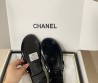Женские бархатные шлепанцы Chanel черные с жемчужинами 2025