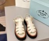Женские кожаные сандалии Prada белые глянцевые 2025