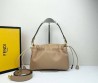 Женская кожаная сумка Fendi бежевая 27х10х8 2025