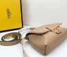 Женская кожаная сумка Fendi бежевая 27х10х8 2025