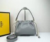 Женская кожаная сумка Fendi серая 27х10х8 2025